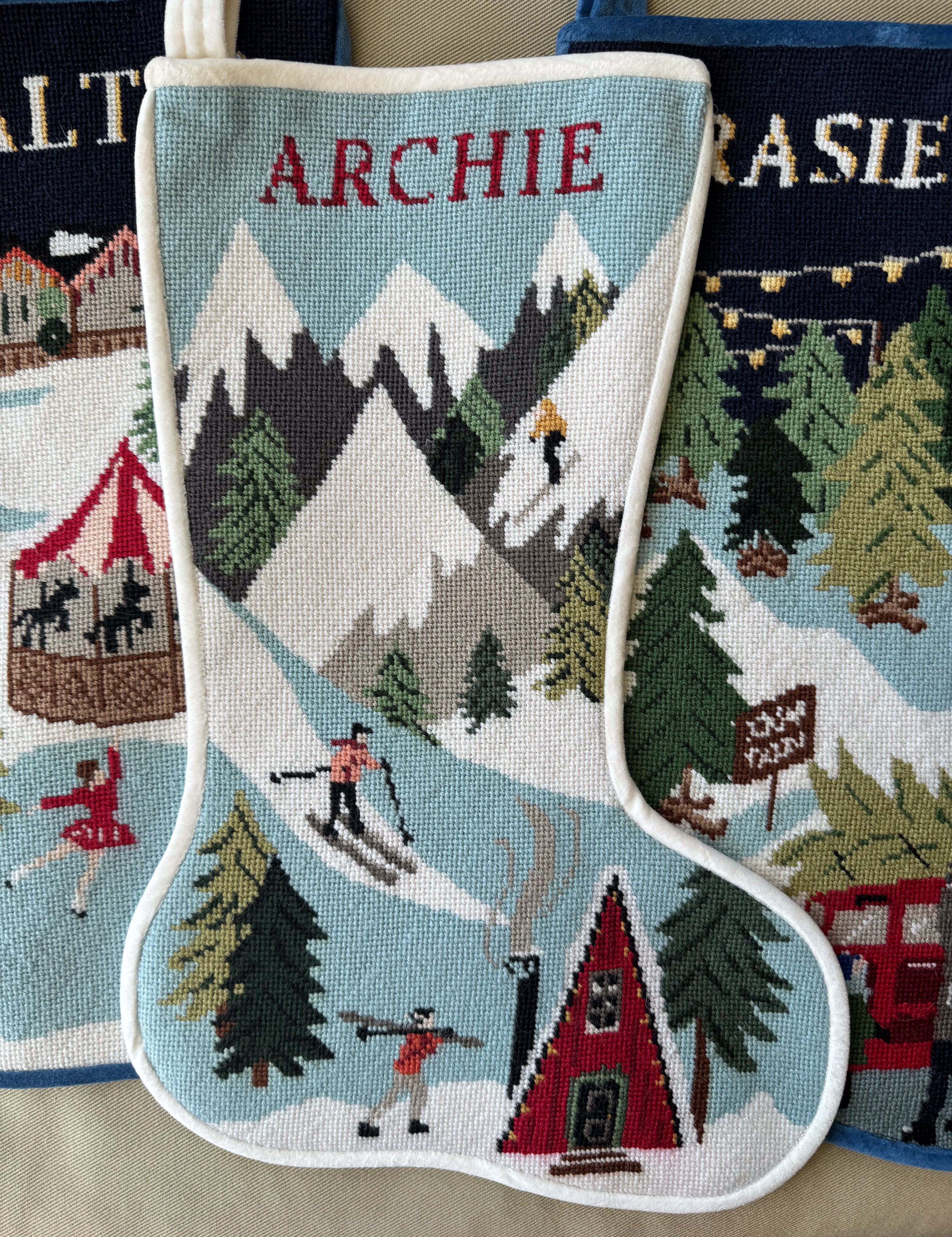 spider-spun_fully-stitched-stockings_ski-slopes-1.jpg