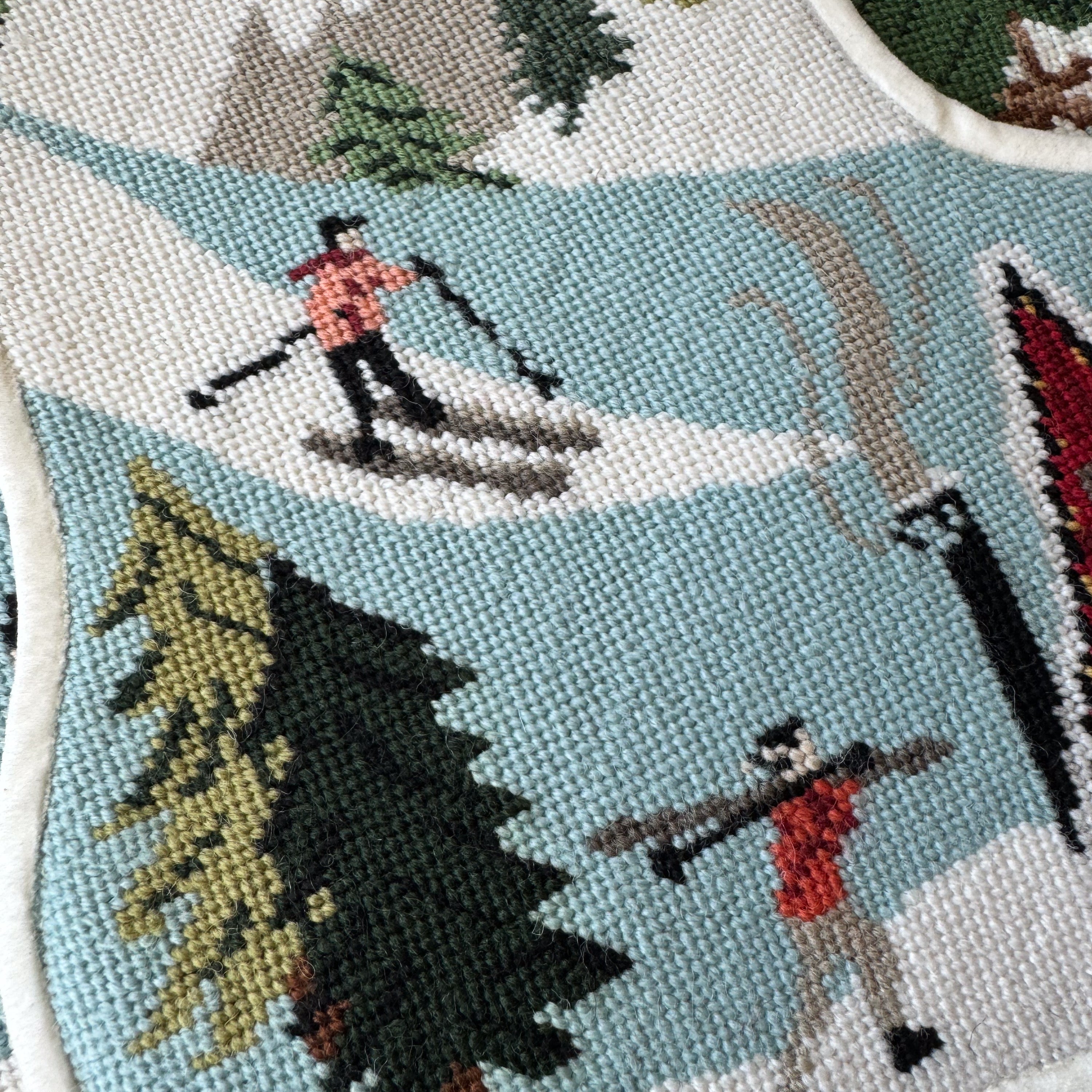 spider-spun_fully-stitched-stockings_ski-slopes-2.jpg